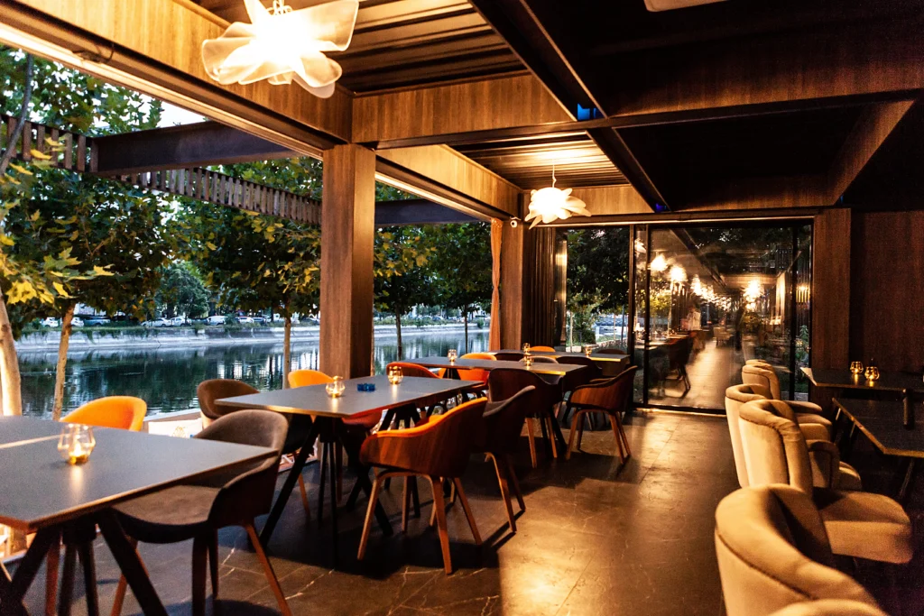 Plato de cocina catalana tradicional en un restaurante de Lleida.